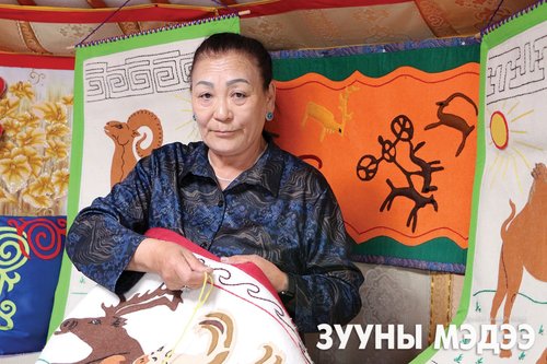 Эсгий урлалыг брэнд болгосон говийн урлаач